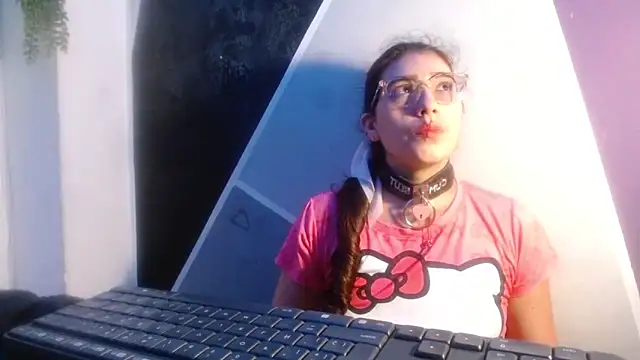 Snapshot of DaMikaela_ chatting on February 20, 2026, 1:55 pm DaMikaela online show from February 20, 2026, 1:55 pm