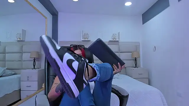 Snapshot of CinthiaCollins chatting on November 18, 2025, 8:24 pm CinthiaCollins online show from November 18, 2025, 8:24 pm