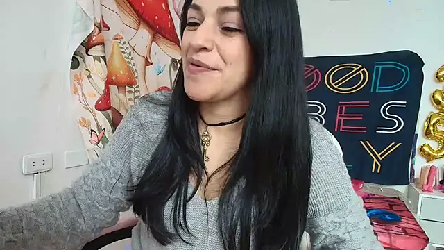 LovelyAzucena online show from May 25, 2026, 3:07 pm