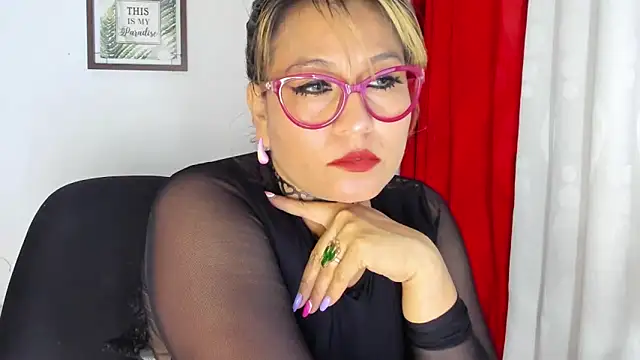 Snapshot of Victoria_Caruso chatting on December 18, 2024, 1:26 am Victoria Caruso online show from December 18, 2024, 1:26 am