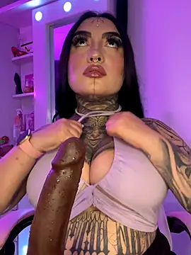 Snapshot of CloeeBeckam chatting on December 4, 2025, 4:33 am CloeeBeckam online show from December 4, 2025, 4:33 am