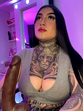 Snapshot of CloeeBeckam chatting on December 16, 2025, 8:19 am CloeeBeckam online show from December 16, 2025, 8:19 am