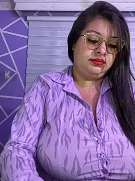 Snapshot of MiiaaJoness chatting on February 3, 2026, 6:40 am MiiaaJoness online show from February 3, 2026, 6:40 am