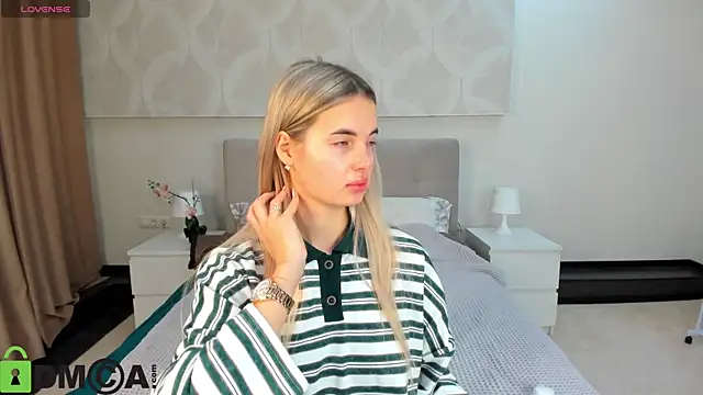 Donna Evans online show from November 22, 2025, 11:59 pm