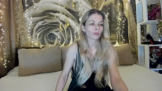 Snapshot of Eva_Melow chatting on February 22, 2026, 9:02 pm Eva Melow online show from February 22, 2026, 9:02 pm