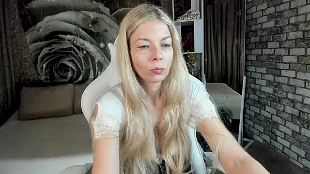 Eva Melow online show from May 3, 2026, 1:17 pm