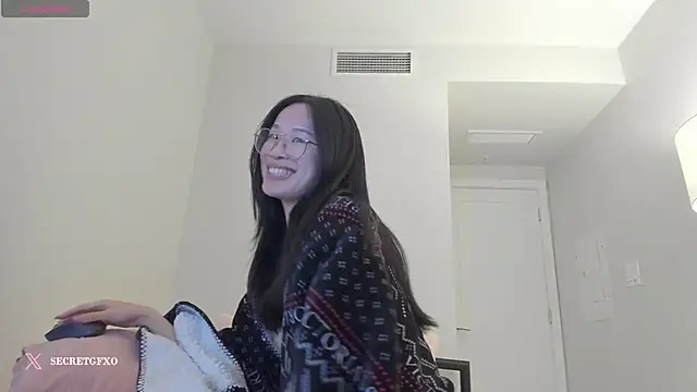 Snapshot of secretgirlfriendxo chatting on December 4, 2024, 11:52 am secretgirlfriendxo online show from December 4, 2024, 11:52 am