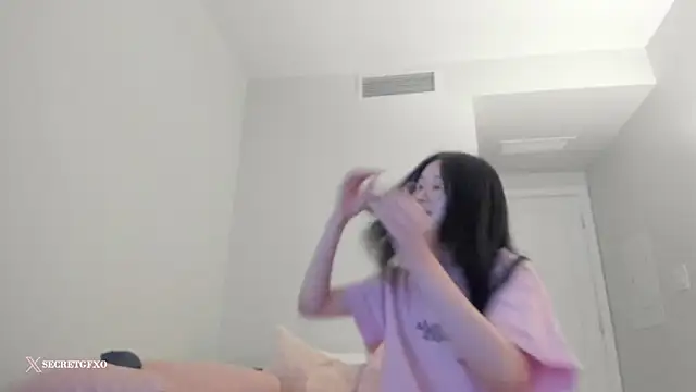 Snapshot of secretgirlfriendxo chatting on December 26, 2024, 6:19 am secretgirlfriendxo online show from December 26, 2024, 6:19 am