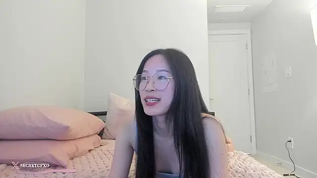 Snapshot of secretgirlfriendxo chatting on January 22, 2025, 7:35 am secretgirlfriendxo online show from January 22, 2025, 7:35 am