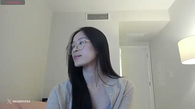 Snapshot of secretgirlfriendxo chatting on February 5, 2025, 8:21 am secretgirlfriendxo online show from February 5, 2025, 8:21 am