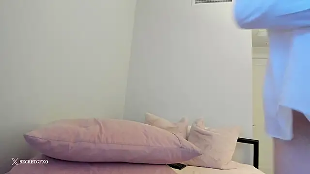 Snapshot of secretgirlfriendxo chatting on February 9, 2025, 7:27 am secretgirlfriendxo online show from February 9, 2025, 7:27 am