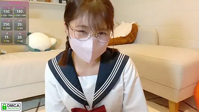 Snapshot of SUZU_ chatting on October 18, 2025, 10:05 am SUZU online show from October 18, 2025, 10:05 am