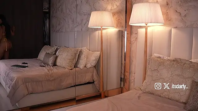 Snapshot of Rosalie_vega chatting on April 14, 2026, 4:35 pm Rosalie vega online show from April 14, 2026, 4:35 pm