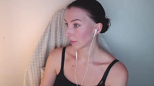 Snapshot of -Allure- chatting on February 1, 2026, 8:51 pm -Allure- online show from February 1, 2026, 8:51 pm