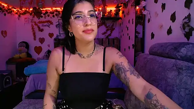 Snapshot of azahar__ziiz chatting on February 10, 2025, 8:21 pm azahar ziiz online show from February 10, 2025, 8:21 pm