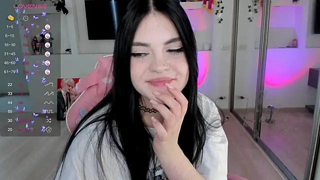 Snapshot of SelenaCute chatting on December 13, 2024, 8:09 am SelenaCute online show from December 13, 2024, 8:09 am