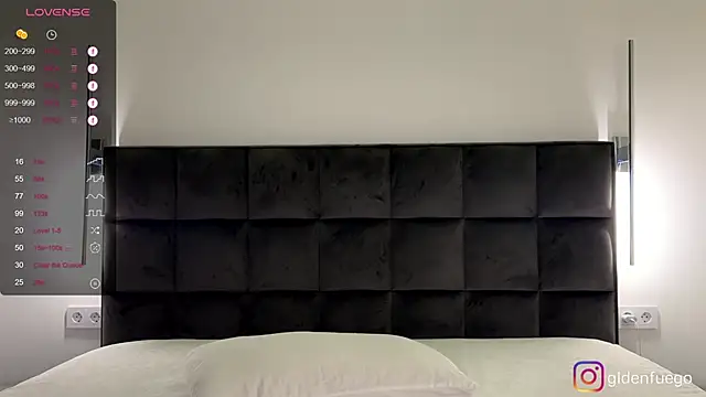 Snapshot of NotElis chatting on October 19, 2025, 2:07 pm NotElis online show from October 19, 2025, 2:07 pm