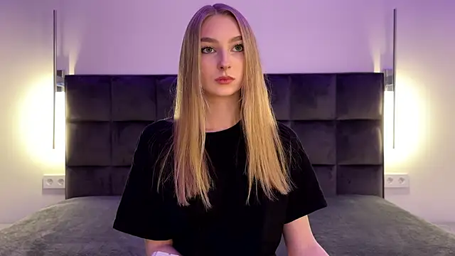 Snapshot of NotElis chatting on November 23, 2025, 5:13 pm NotElis online show from November 23, 2025, 5:13 pm