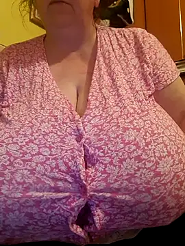 Snapshot of Nataliesbestjuggs chatting on October 6, 2025, 7:33 pm Nataliesbestjuggs online show from October 6, 2025, 7:33 pm
