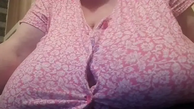 Snapshot of Nataliesbestjuggs chatting on December 21, 2025, 5:09 pm Nataliesbestjuggs online show from December 21, 2025, 5:09 pm