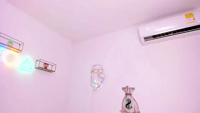 Snapshot of eileen_tanihara chatting on February 16, 2026, 6:15 pm eileen tanihara online show from February 16, 2026, 6:15 pm