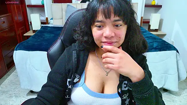 laureentt  online show from October 30, 2025, 3:08 am