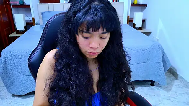 laureentt  online show from November 6, 2025, 3:07 am