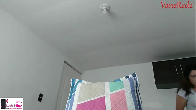 Snapshot of vanered2 chatting on October 18, 2025, 12:06 pm vanered2 online show from October 18, 2025, 12:06 pm