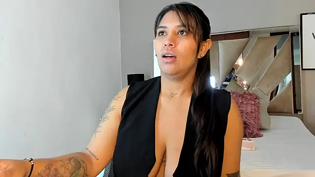 sharlott18 online show from December 9, 2024, 1:45 pm