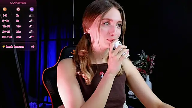 Snapshot of SwettyMolly chatting on October 1, 2025, 7:31 pm SwettyMolly online show from October 1, 2025, 7:31 pm