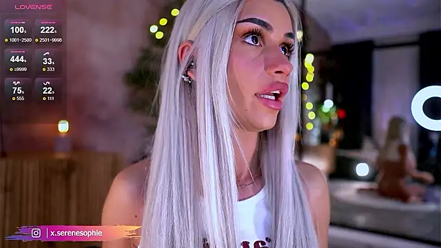 Snapshot of Serene_Sophiex chatting on March 5, 2026, 9:44 pm Serene Sophiex online show from March 5, 2026, 9:44 pm