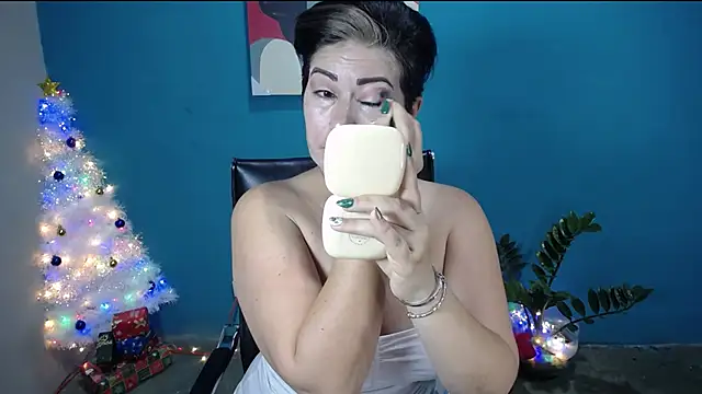 Snapshot of Sunny_rayz_ chatting on December 18, 2025, 10:10 am Sunny rayz online show from December 18, 2025, 10:10 am