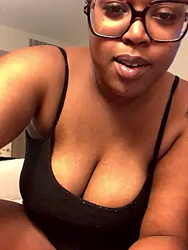 Snapshot of SweetHoneyBunz chatting on January 14, 2026, 4:51 am SweetHoneyBunz online show from January 14, 2026, 4:51 am