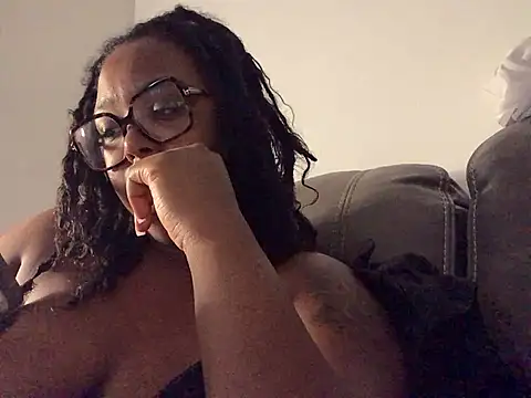 Snapshot of SweetHoneyBunz chatting on July 15, 2026, 3:12 am SweetHoneyBunz online show from July 15, 2026, 3:12 am