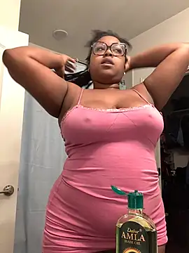 Snapshot of SweetHoneyBunz chatting on July 17, 2026, 4:34 pm SweetHoneyBunz online show from July 17, 2026, 4:34 pm