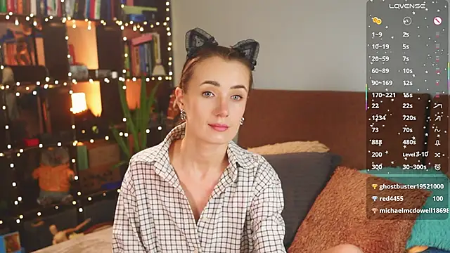 Snapshot of bananya_kitty chatting on December 4, 2025, 2:10 am bananya kitty online show from December 4, 2025, 2:10 am