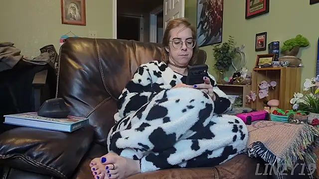 Linzy 19 online show from January 22, 2025, 4:23 am