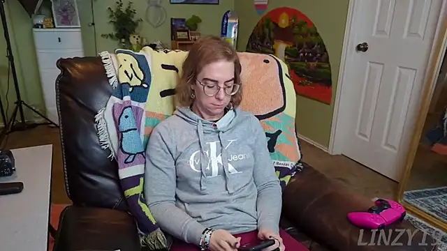 Linzy 19 online show from February 12, 2025, 3:16 pm