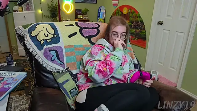 Linzy 19 online show from February 19, 2025, 12:03 am