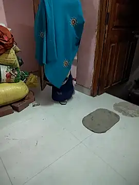 Snapshot of COUPLLE_VILLAGE chatting on February 4, 2026, 4:13 pm COUPLLE VILLAGE online show from February 4, 2026, 4:13 pm