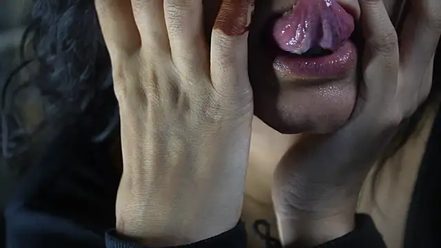 -AyeshaSinghania- online show from October 3, 2025, 5:21 pm