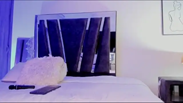 Snapshot of HollyEvanz chatting on January 14, 2026, 3:01 am HollyEvanz online show from January 14, 2026, 3:01 am