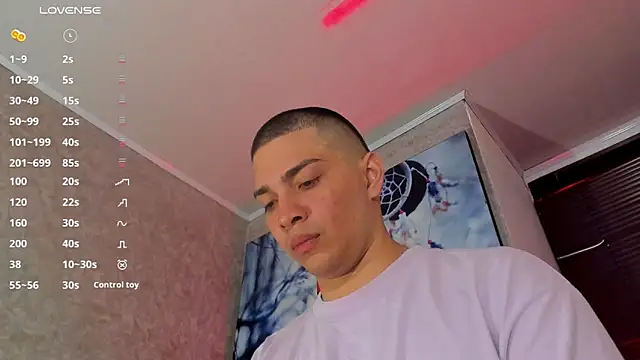 Snapshot of JUANDIAMONDS98 chatting on March 1, 2025, 8:31 pm JUANDIAMONDS98 online show from March 1, 2025, 8:31 pm