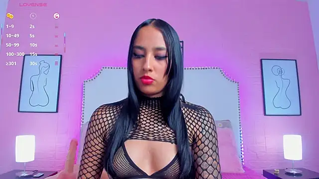 charlotte kisss online show from November 13, 2025, 7:46 pm