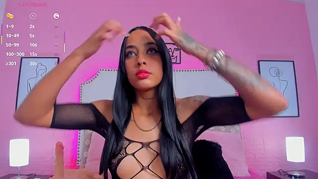 charlotte kisss online show from November 20, 2025, 7:46 pm