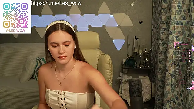 HarleyDeess online show from November 4, 2025, 10:20 pm