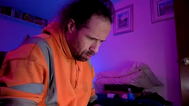 Snapshot of HandsumHungDaddy chatting on February 16, 2026, 9:16 am HandsumHungDaddy online show from February 16, 2026, 9:16 am