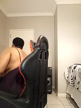 Snapshot of bustylisa1983 chatting on December 18, 2025, 4:18 am bustylisa1983 online show from December 18, 2025, 4:18 am