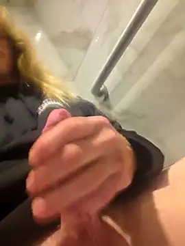 Snapshot of Travislovescum chatting on November 6, 2025, 3:07 am Travislovescum online show from November 6, 2025, 3:07 am