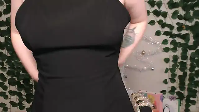 Snapshot of IxxiLiana chatting on December 30, 2024, 5:15 am IxxiLiana online show from December 30, 2024, 5:15 am